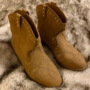 Brand new GB Girl’s tan booties
